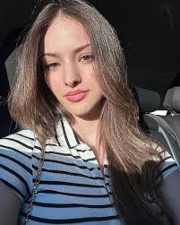 Victoria Pfeifer's Instagram, Twitter & Facebook