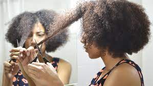 Como Cortar El Cabello Rizado Con Imagenes Wikihow