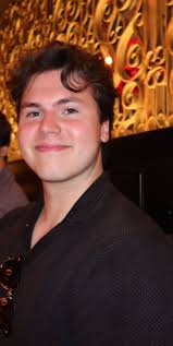 Hey everyone! My name is Emme Smith and I'm in the SMC program at Emerson  College! I am looking for a roommate (or roommates) also looking for a 12  month lease starting