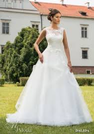 Kleid hochzeit schöne frauen brautkleider chanel couture. Brautkleid Chanel Brautmoden Walter