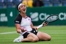 Ons jabeur 's bio is filled with facts like bio, facts, ranking, net worth, nationality, tennis, coach, salary, age, wiki, family, married, husband, parents, height. Wta Insider On Twitter Ons Jabeur History Maker The Tunisian Trailblazer Is The 1st Arab Woman To Win A Junior Slam 2011 Rg Make A Slam 3r 2017 Rg