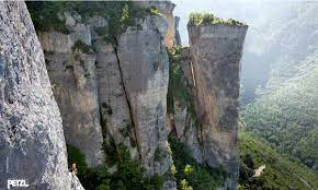 Du 2 au 4 juillet 2021 se tiendra la première édition du camp4jonte dans le beau village du rozier (48150) aux portes de la jonte. Week End Escalade A La Jonte Vertical