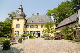 Das hochzeitsschloss wachendorf liegt malerisch am rande der eifel in nrw. Heiraten Im Schloss Luntenbeck In Wuppertal Standesamt Nrw