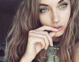 Pin By Tania Martinez On Beautiful People Brown Hair Green Eyes Cool Hairstyles Beauty