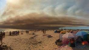 Há também mais de 60 concelhos de vários distritos do continente em risco elevado. As Incriveis Imagens Do Incendio De Monchique Visto Ja Em Albufeira E Ate Faro Fotogalerias Jornal Record