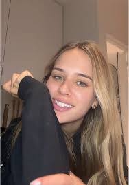 Stephanie Abney's Instagram, Twitter & Facebook