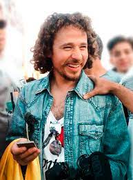 Probablemente ya estén en pláticas de grabar video juntos para comprobar lo dicho antes, apuntó @el_pililiyo. Luisito Comunica Wikipedia