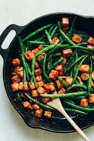 Recommend using 2 1/2 teaspoons of cornstarch for a thicker sauce. Almond Butter Tofu Stir Fry Minimalist Baker Vegetarian Recipes Baked Tofu Food