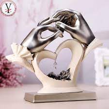 However, the traditional advice about wedding gifts always seems to assume that the couple is getting married for the first time and setting up their household together. Gifts For Just Married Couple
