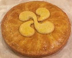 Un Gateau Basque Avec Un Petit Gout Bearnais Car Utilisation De Fleur De Sel Venant De Salies De Bearn Gateau Basque Bearnaise Recettes Sucrees