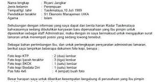 Dulu, surat lamaran kerja memang selalu dikirimkan lewat pos atau diantar langsung ke perusahaan/kantor. Contoh Surat Lamaran Untuk Staff Admin Contoh Surat