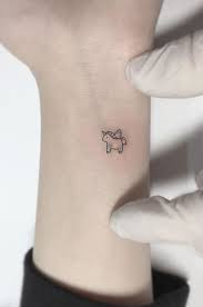 Mesela tercihiniz küçük bilek dövmeleri olabilir. Bunte Einhorn Handgelenk Tatowierung Tattoo Tattooidea Tattoos Tattoosart Tattoosartist Tattoosdesing Kucuk Bilek Dovmeleri Mini Tattoos Erkek Dovmeleri