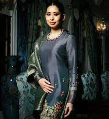 The name is based on the teluk belanga area in singapore that was previously used as the centre of the johorean sultanate. Tunku Aminah Pakai Baju Kurung Teluk Belanga Untuk Nikah