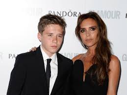 David beckham enjoyed some quality time at the england v germany match with his son romeo, 18, on romeo wore a sleek black suit and matching tie and a crisp white shirt. Victoria Beckham Grosse Sorge Um Ihren Altesten Bunte De
