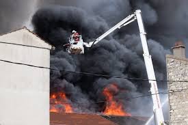 Un impressionnant incendie s'est attaqué vers 19h30 environ à un entrepôt. Videos Incendie D Un Entrepot A Aubervilliers Pendant Un Moment J Ai Cru A Un Gros Desastre Actu Seine Saint Denis