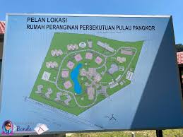 It occupies a plot of land at the junction of scott road and brown road. Rumah Peranginan Persekutuan Pulau Pangkor