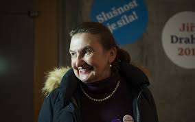 Eva holubová se začala věnovat herectví už na gymnáziu. Eva Holubova Slavi Dnes Narozeniny Prosla Tezkou Krizi Kafe Cz