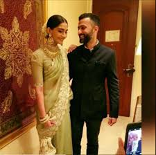 He's very well built and estimated height at 5''9 inches tall with his weight around 65 kg. Sonam Kapoor And Anand Ahuja S Wedding The Groom To Be Arrives In Mumbai Ibtimes India