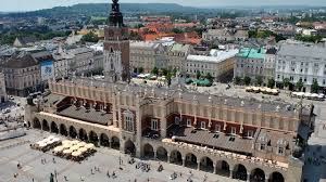Some serious stories, and some silly peril. Que Ver En La Plaza Del Mercado De Cracovia 4 Edificios Imprescindibles