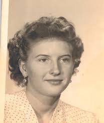 Lori Poe's Instagram, Twitter & Facebook