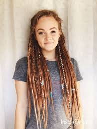 Frei und auch ein bisschen wild flattern uns da die. Viele Hippie Frisurideen Fur Manner Und Frauen Hippie Frisuren Um Super Bequem Auszusehen Und Das Leben Hippie Frisur Frisuren Fur Dreads Dreadlock Frisuren