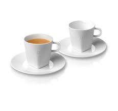 Nespresso a su se placer dans un univers qui séduit nombre de français et européens, et rappelle une partie de leur tradition culinaire et gourmande : Collection Pure Accessoires Cafe Nespresso