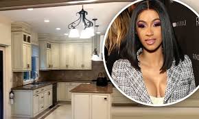 'last year i was so thirsty to buy my mom. Cardi B Completes Dream To Buy Mother A House As She Treats Her To Two Story Property In New York Daily Mail Online