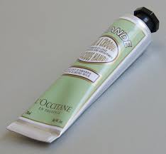 Creme Pour Les Mains Au L Ait D Amande Mains A Croquer L Occitane En Provence Blog Beaute Soin Corps Creme Pour Les Mains Gel Antibacterien L Occitane