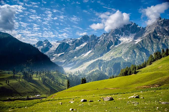 Top Places to Visit in Kashmir: Discover Heaven on Earth