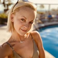 Regina Dupont's Instagram, Twitter & Facebook