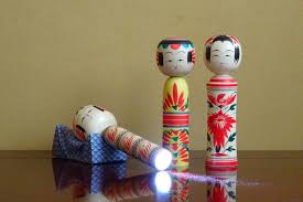 Cette poupée kokeshi s'appelle shizuka, qui signifie calme en japonais. Kokeshi Dolls Are Both Beautiful Interior Items And Useful Emergency Tools Japan Today