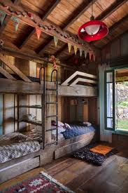 House In The Mountains In Secretary With A Refuge In The Forest Style Room By Arteiro Arteiro Fo In 2020 Small Cabin Interiors Log Cabin Homes Log Cabin Interior