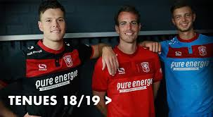 Twente fc uitshirt away camisas 3e third uittenue presenteert nieuw breaking voetbalshirts kit kick. Twente 18 19 Home Away Third Kits Football Shirt News