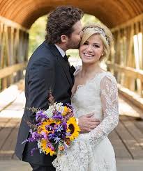 Kelly Clarkson Married Brandon Blackstock Weddings Kelly Clarkson Wedding Gorgeous Wedding Dress Celebrity Wedding Dresses