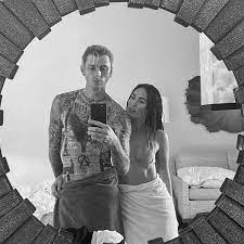 Меган фокс и колсон бэйкер (colson baker) дали интервью подкасту лалы кент и рэндалла эммета. Megan Foks Opublikovala Romantichnoe Foto S Machine Gun Kelly Do Boli Krasivyj