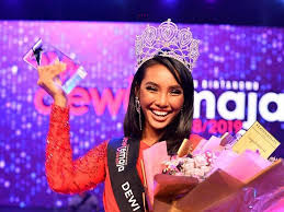 Shaza bae diumumkan sebagai dewi remaja 2019 di pentas akhir program pencarian dewi remaja 2019 yang berakhir malam tadi. Myartis Com Myartis My Artis Dewi Remaja 2019 Dikurung 54 Hari Elak Kontroversi Berulang