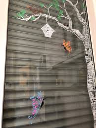 Kreidemarker Fruhling Baum Fenster Schmetterling Fensterbilderherbst In 2020 Window Art Window Painting Chalk Art
