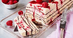 Vanilleparfait Mit Himbeeren Mit Knackiger Schokoschicht Die Besten Backrezepte Mit Gelinggarantie Rezept Backrezepte Vegane Sussigkeiten Kuchen Desserts
