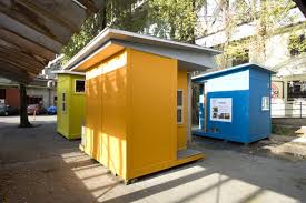 A Good Article On Homelessness And How Some Are Starting To Address The Issue Tiny House Homeless Shelt Homeless Shelter Tiny House Community Homeless Housing