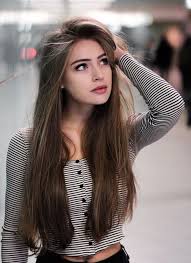 Look at all that bounce and body! Easy Long Hairstyles You Can Wear To Work Hairstyles For Long Hair Beautiful Girl Face Girl Photo Poses Photography Poses Women