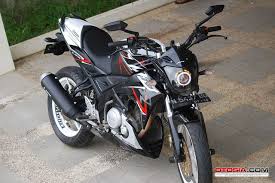 Peminat sepeda motor di saat ini tergolong sangat banyak, tentu ada hal ini sebanding lurus dengan peminat modif motor agar kelihatan jos dan sedap dilihat, untuk itu admin menyediakan kumpulan modifikasi vixion touring warna putih. 41 Top Terbaru Modifikasi Stang Vixion 2014