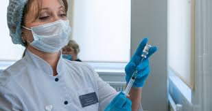 Вакцинация проходит в два этапа. Virusolog Rasskazal Chem Vtoraya Vakcina Ot Koronavirusa Otlichaetsya Ot Pervoj Moskva 24 15 10 2020