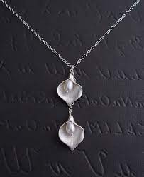 Silver Calla Lily Necklace Flower Pendant Necklace Etsy Lily Necklace Mother Of The Bride Jewelry Bridesmaid Necklace