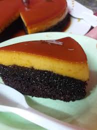 Setelah siap, tuangkan adunan karamel ke dalam loyang yang berisi gula hangus kita tadi. Resepi Kek Coklat Karamel Paling Enak Iluminasi