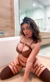 AlphaLeedah - Free pics, galleries & more at Babepedia