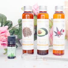 Le Bain D Huile L Astuce Facile Pour Faire Pousser Ses Cheveux Plus Vite The Green Blossom Cheveux Pousse Plus Vite Faire Pousser Les Cheveux Huile Pour Cheveux