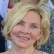 Carolyn Myhre's Instagram, Twitter & Facebook