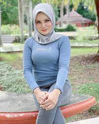 Pin By Abbasccm On Awek Arab Girls Hijab Casual Hijab Outfit Beautiful Hijab