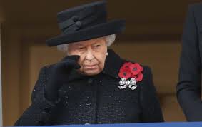 Die queen hat geburtstag und tragt bunte kostume schweizer illustrierte. Zuruck In Die Usa Geflogen So Bruskiert Prinz Harry Die Queen An