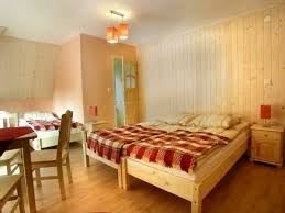 The motel has a restaurant that is open 24 hours a day, and serves traditional polish specialties. Fotos Wynajem Pokoi Lasuch Bukowina Tatrzanska